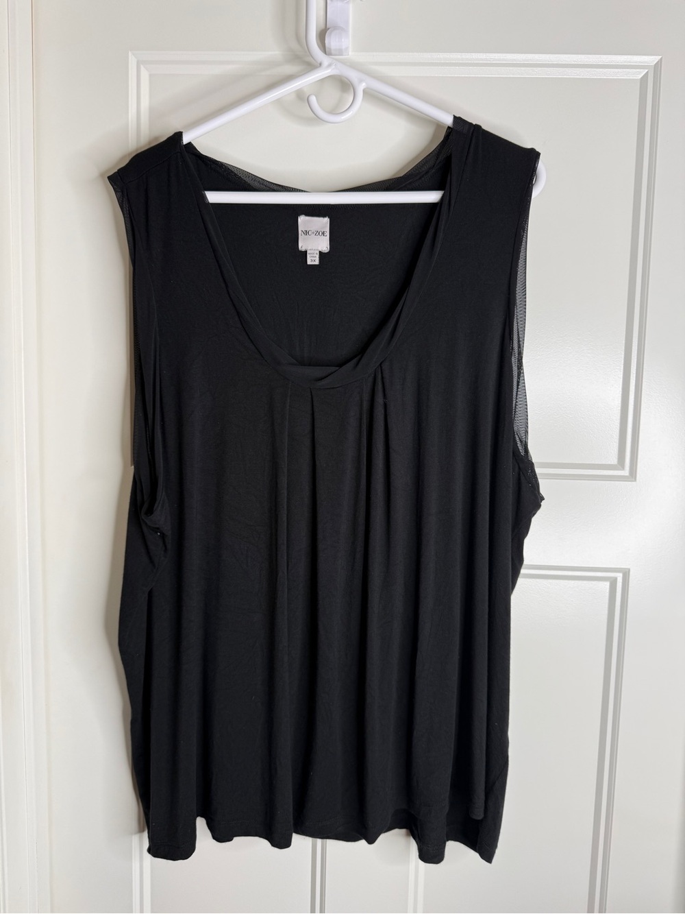 Women’s Nic & Zoe Black Sleeveless Scoop Neck Top, 3X